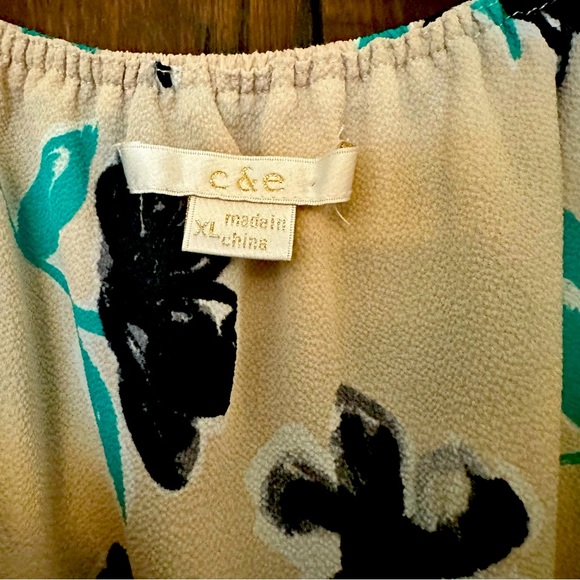 Off Shoulder Ruffle Top - Picture 2 of 2